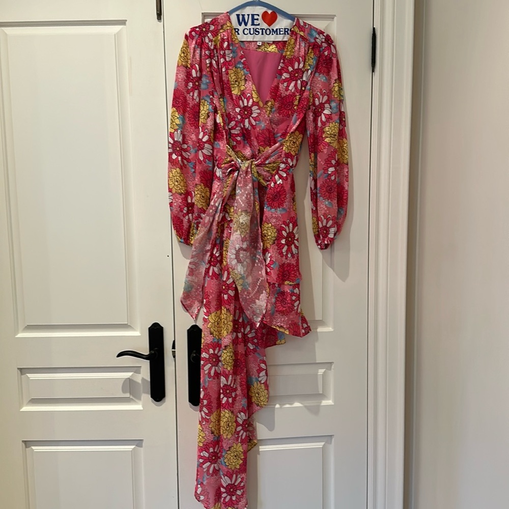 Elliatt pink floral dress size small